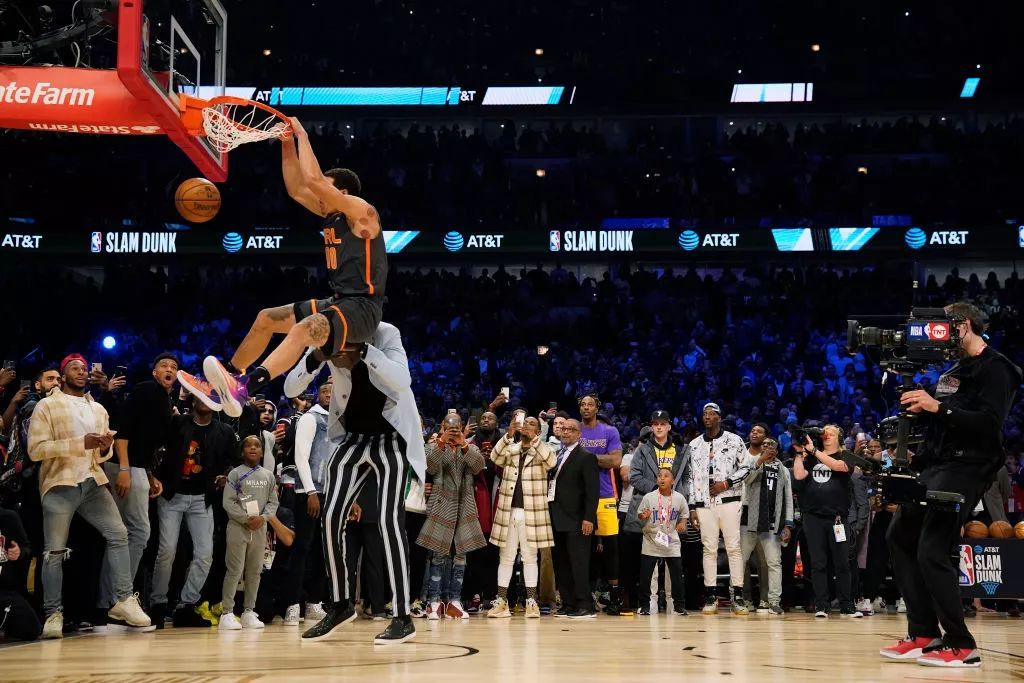 在采访中提 在采访中提